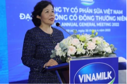 Tăng doanh thu, Vinamilk vẫn sụt giảm về lợi nhuận, cổ phiếu lọt đáy 2 năm