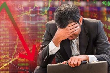 Hoảng loạn bán tháo, giới đầu tư chấp nhận thua lỗ nặng nề với chứng khoán