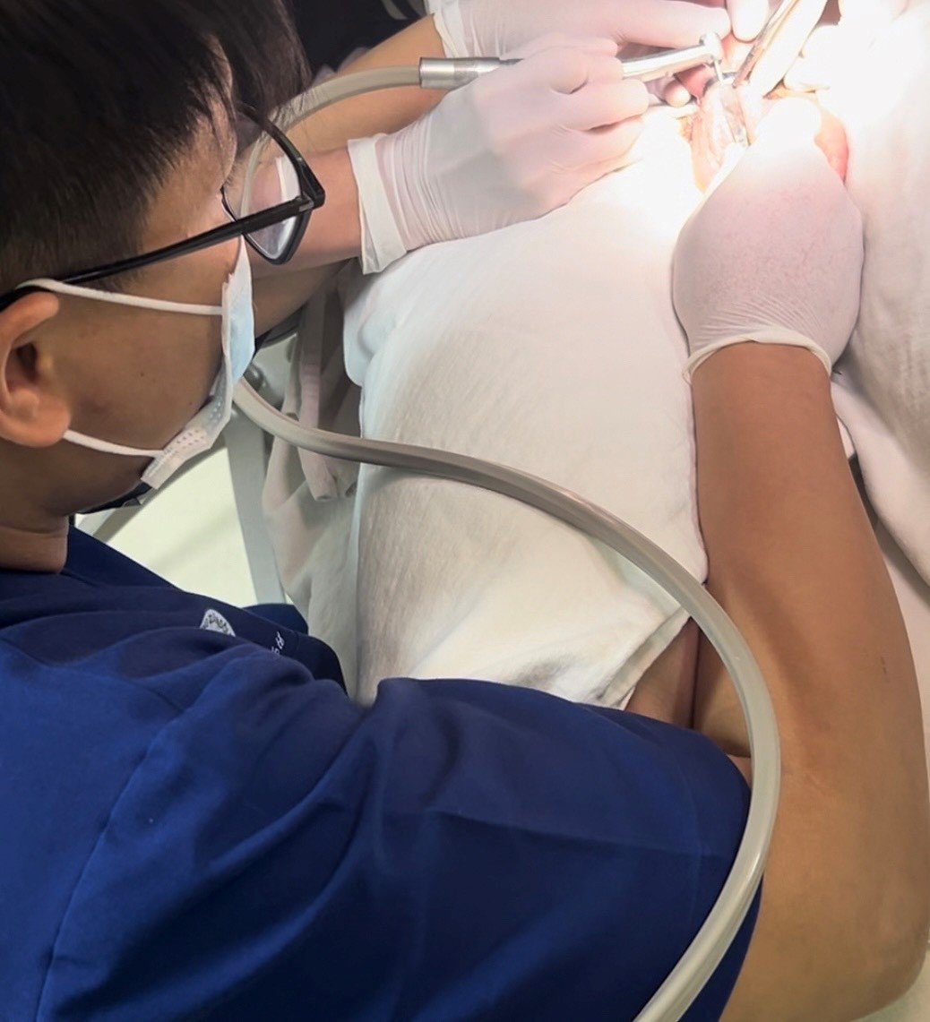 Thiếu niên 16 tuổi nhập viện khẩn cấp do đeo vòng nhẫn tự sướng