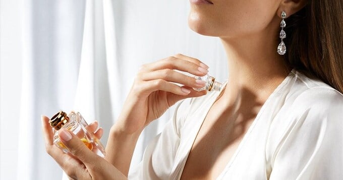Tổn hại sức khỏe vì ngửi mùi nước hoa mỗi ngày