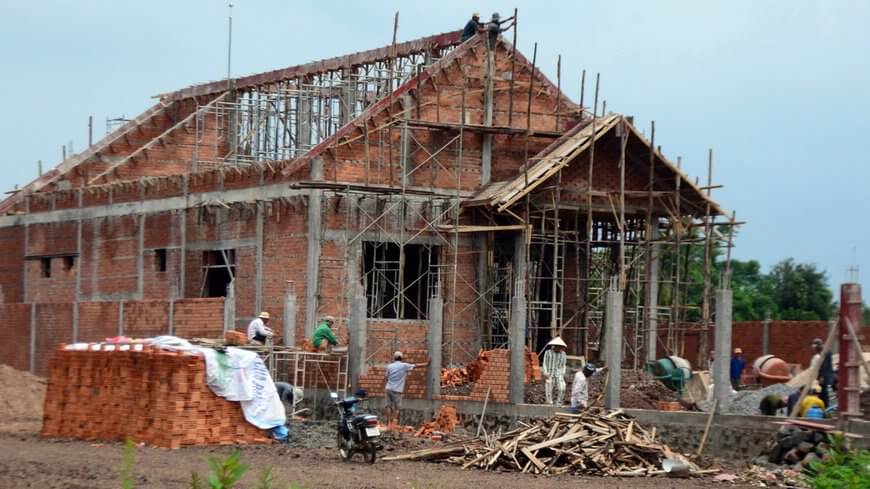 Đất không có sổ đỏ, người dân có được phép xây nhà không?