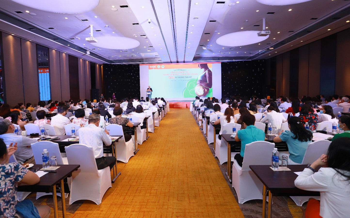 Bé trai 2 tháng tuổi mắc bệnh ho gà