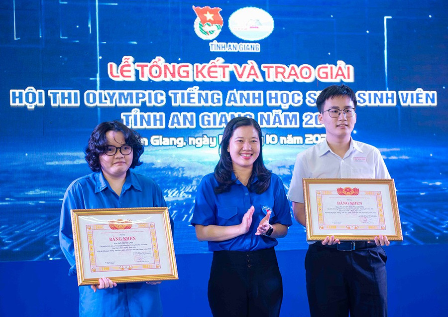 An Giang trao giải Hội thi Olympic tiếng Anh học sinh, sinh viên năm 2024